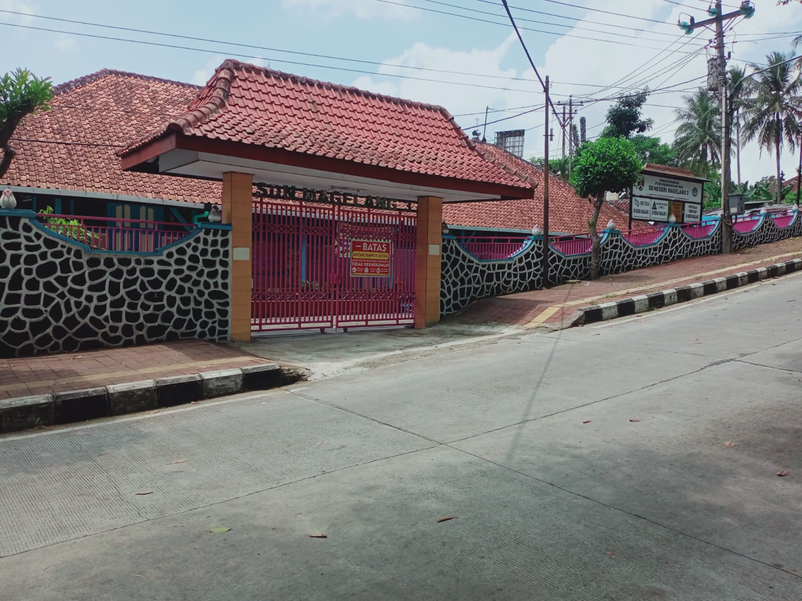 Tampak Depan SD Negeri Magelang 3